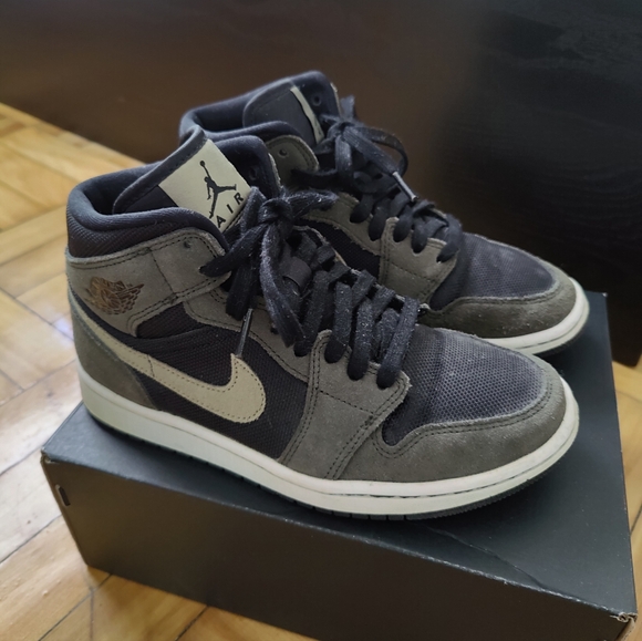 Jordan 1 Mid Military Olive (Women's) - Picture 2 of 4